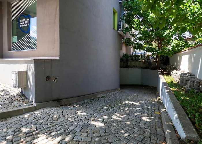 Julie\'S Sunny Cozy Apartment With Balcony